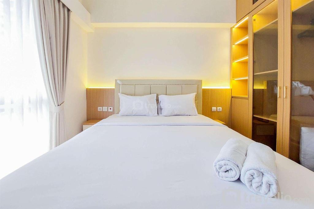 Spacious and Nice 3BR at Sky House BSD Apartment By Travelio, Tangerang