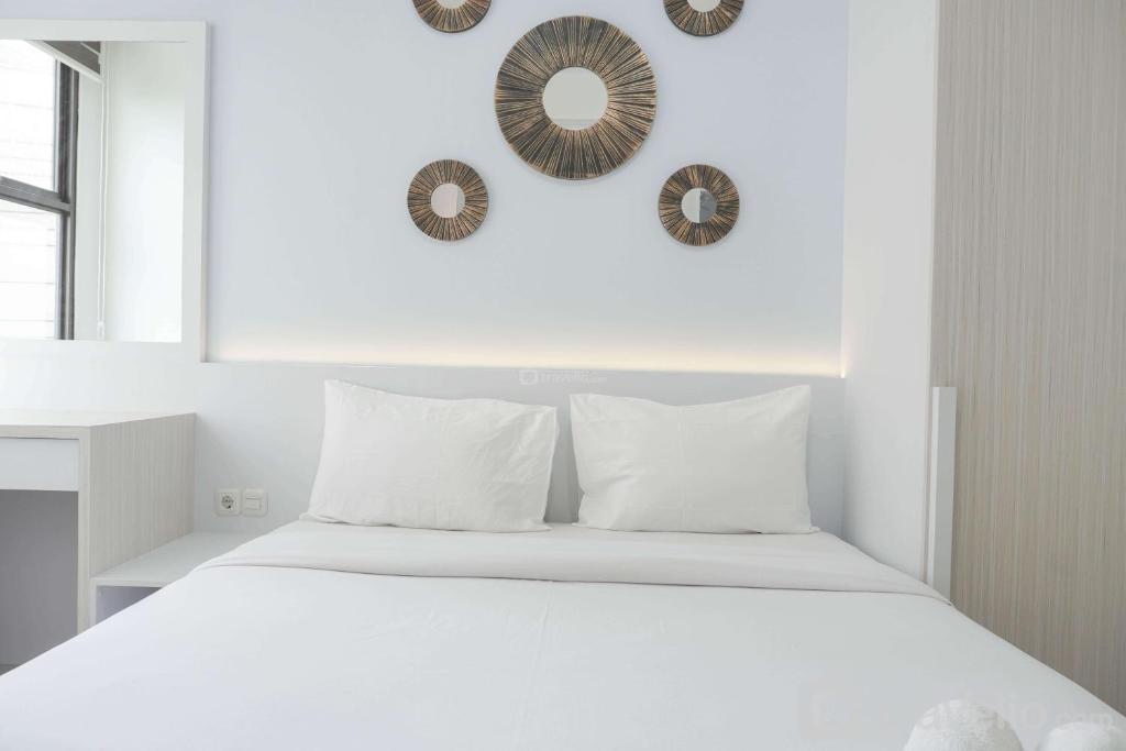 Nice and Elegant Studio at Transpark Cibubur Apartment By Travellio, Depok