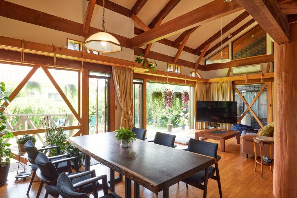 Malama Monstera 一棟貸し別荘 (Malama Monstera: 6 Guests, BBQ, Pet-Friendly, Beach, Golf, Lawn Garden, Houseplants, Relaxation)