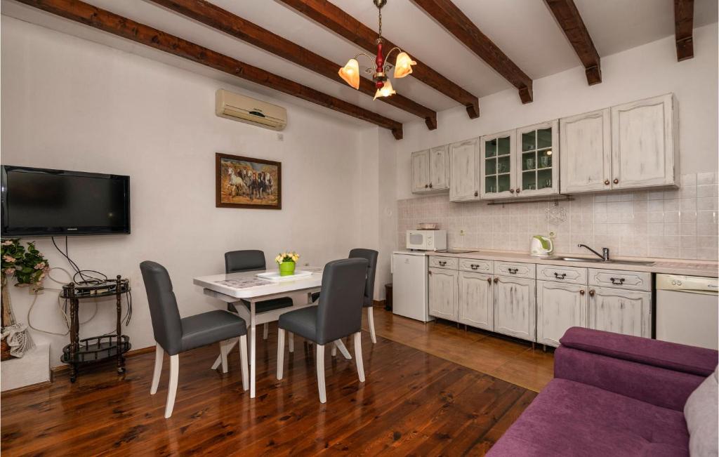 2 Bedroom Nice Home In Baska Voda 전경