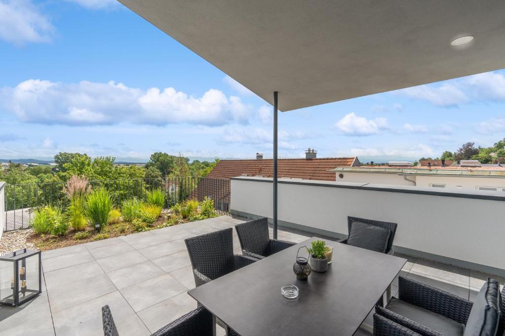 ANYTIME - Penthouse mit Terrasse und Bergsicht, Friedrichshafen