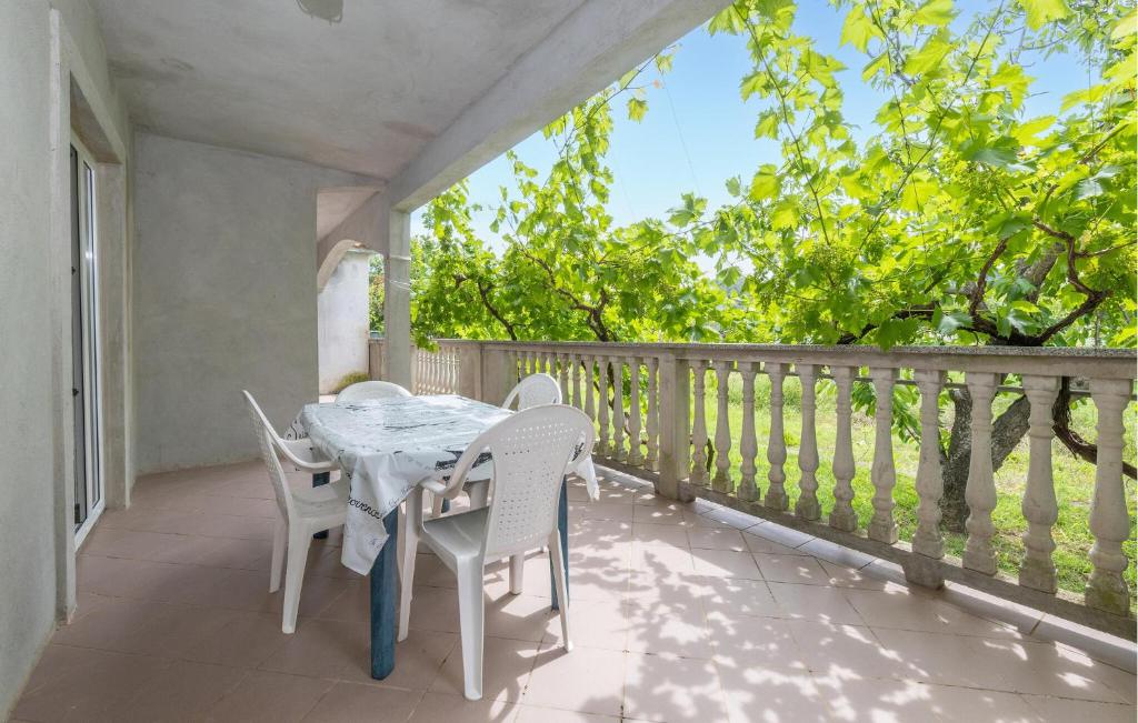 Lovely Apartment In Lopar With Wifi, Lopar