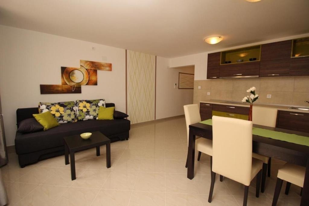 Wohnung in Baška mit Grill und gemeinsamem Pool, Baška