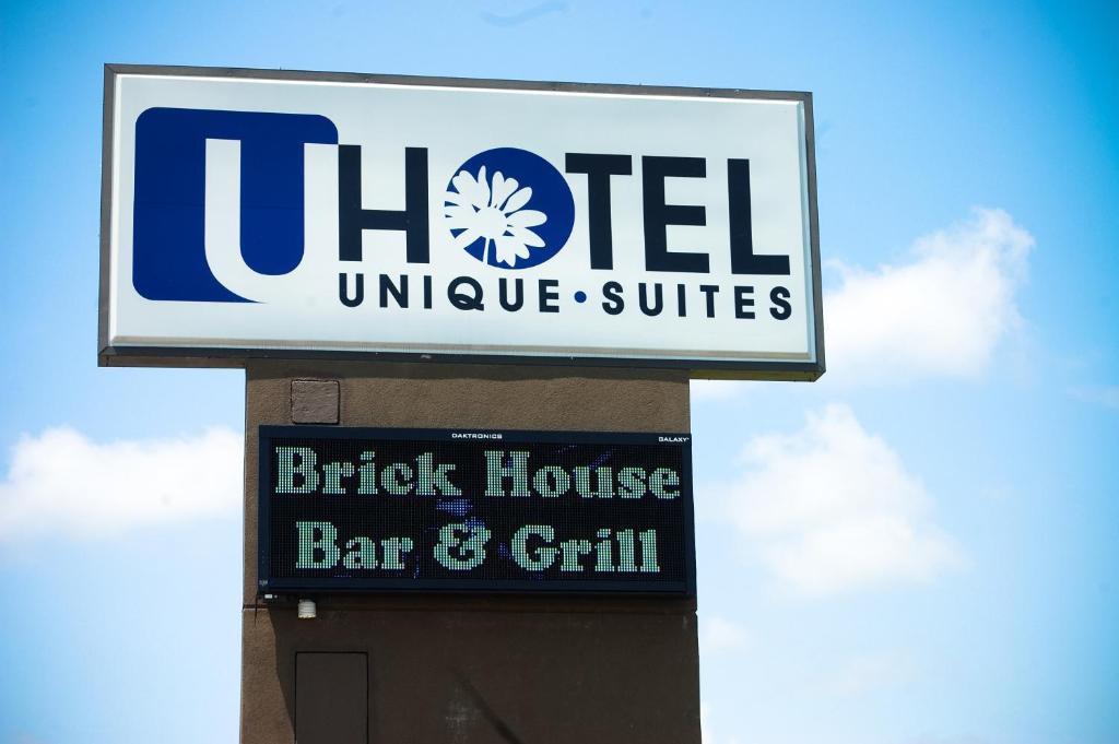 Unique Suites Hotel — Hotel in Charleston (IL)