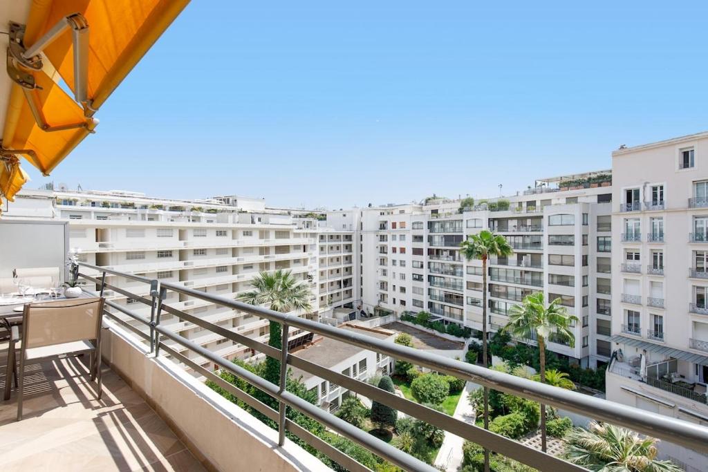 Carlton area lux 2 beds 2 baths - 2