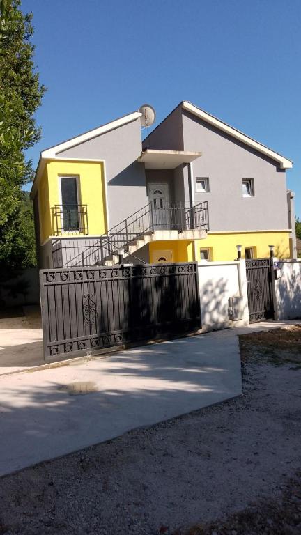 House with pool - Mitrovic - 2