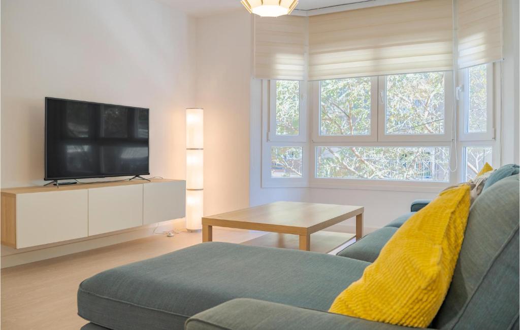 4 Bedroom Cozy Apartment In Málaga - 4