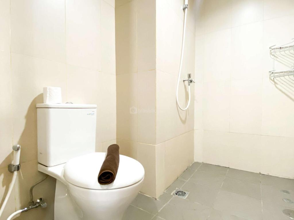 Modern Studio at Gateway Park LRT City Jatibening Apartment By Travelio, Bekasi