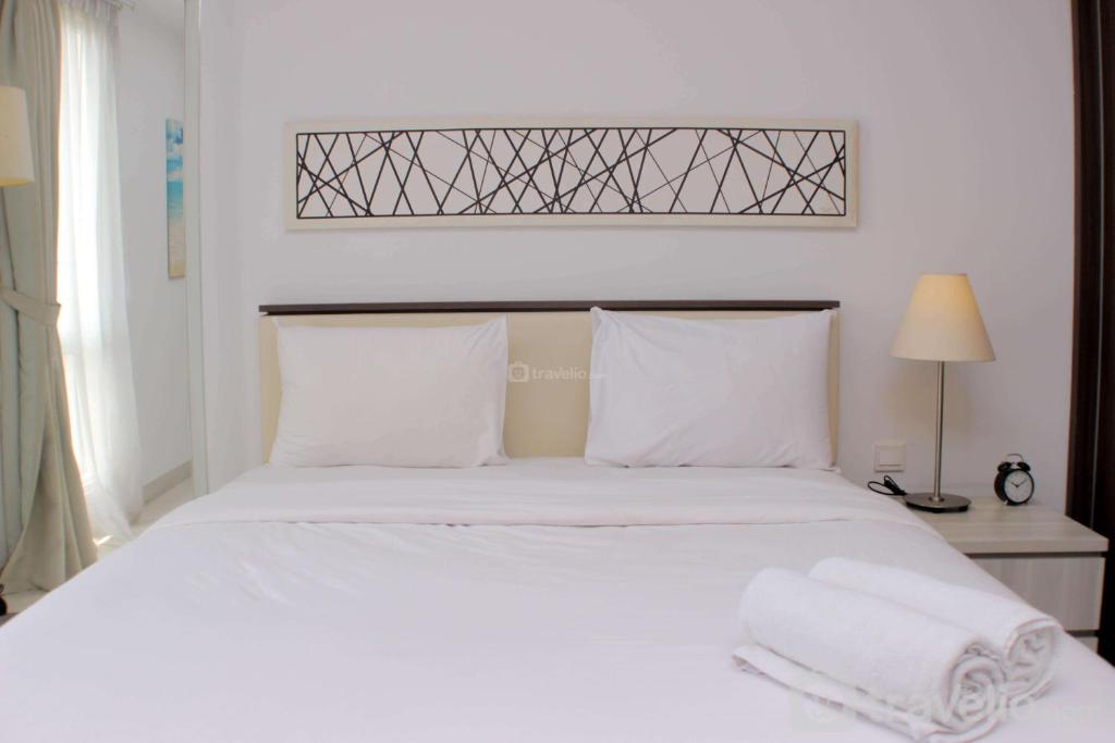 Comfortable and Spacious Studio at Azalea Suites Apartment By Travelio, Cikarang