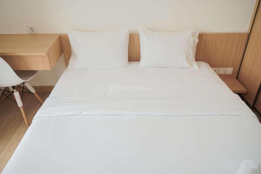 Fully Furnished with Cozy Design 2BR at Sky House BSD Apartment By Travelio, Tangerang