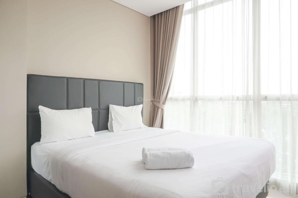 Fancy and Comfortable 1BR at Ciputra International Apartment By Travelio, Jakarta