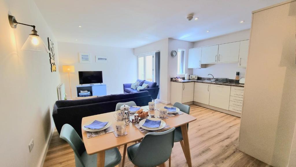 The Beach House & Porth Sands Apartments, Newquay photo 4