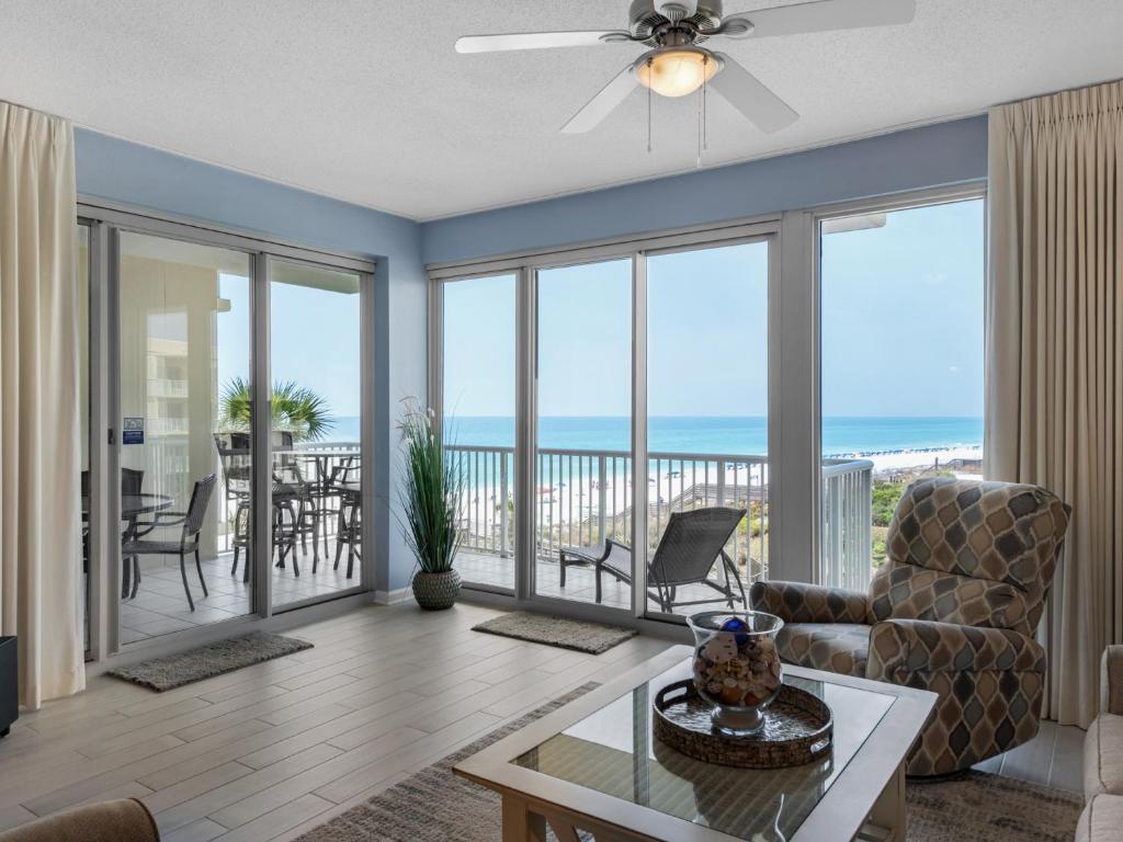 Crescent 0304 by Newman-Dailey, Destin