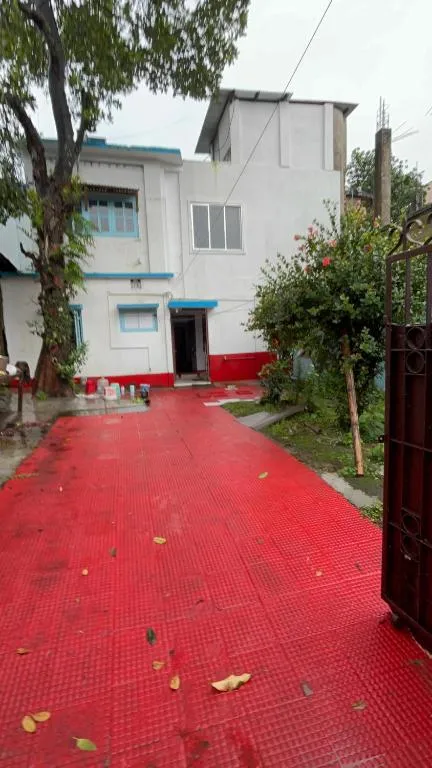 Raj Andar Guest House，位于阿加尔塔拉的酒店
