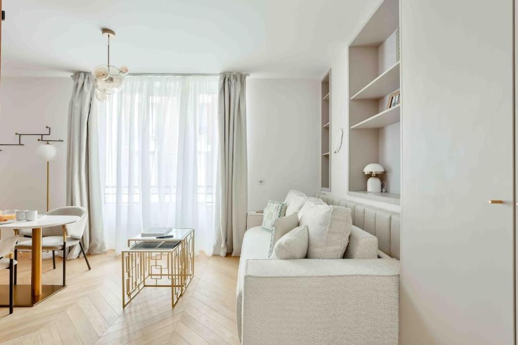 Romantic Getaway - Le Marais - with AC - 2