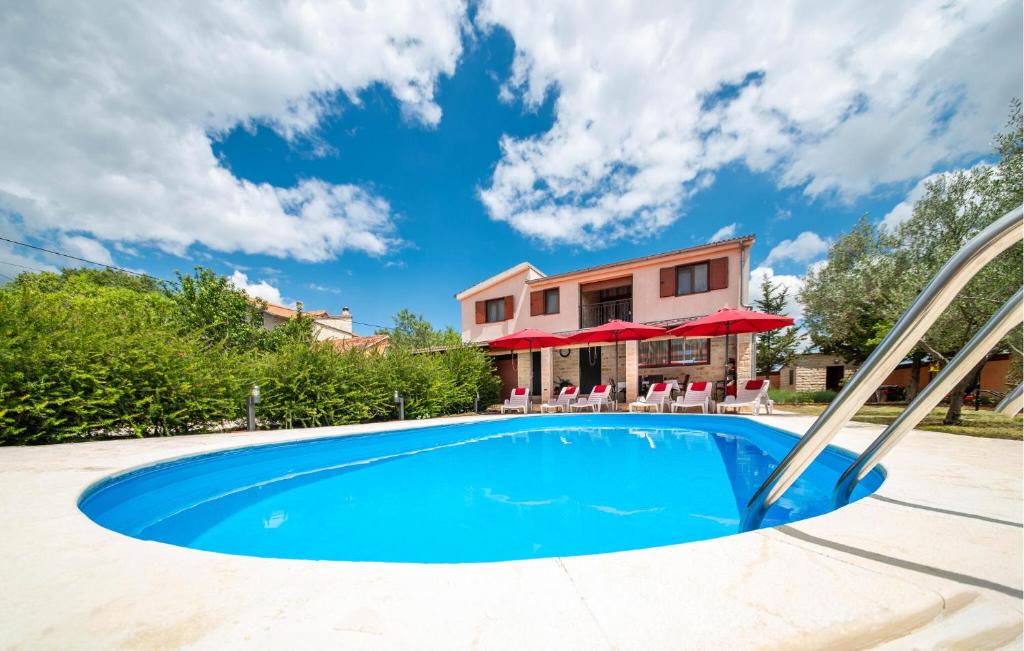 Awesome Home In Lisicic With Wifi, Lisičići