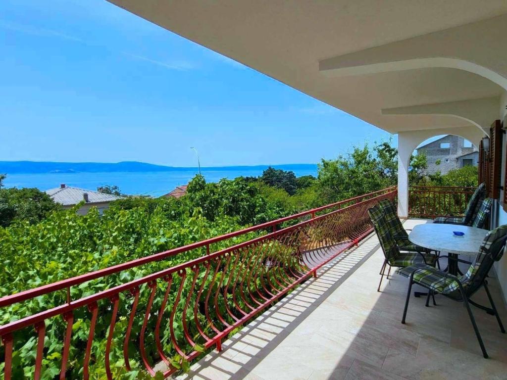 Wohnung in Novi Vinodolski mit Gemeinsamem Garten, Novi Vinodolski