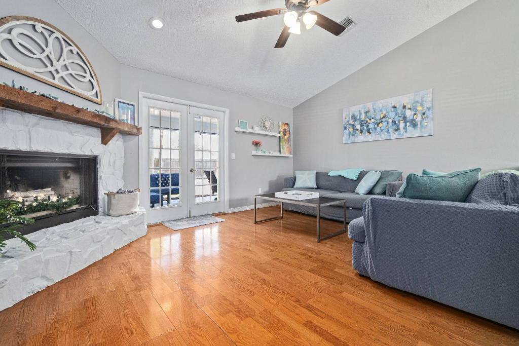 Sunshine and Serenity, Palm Harbor