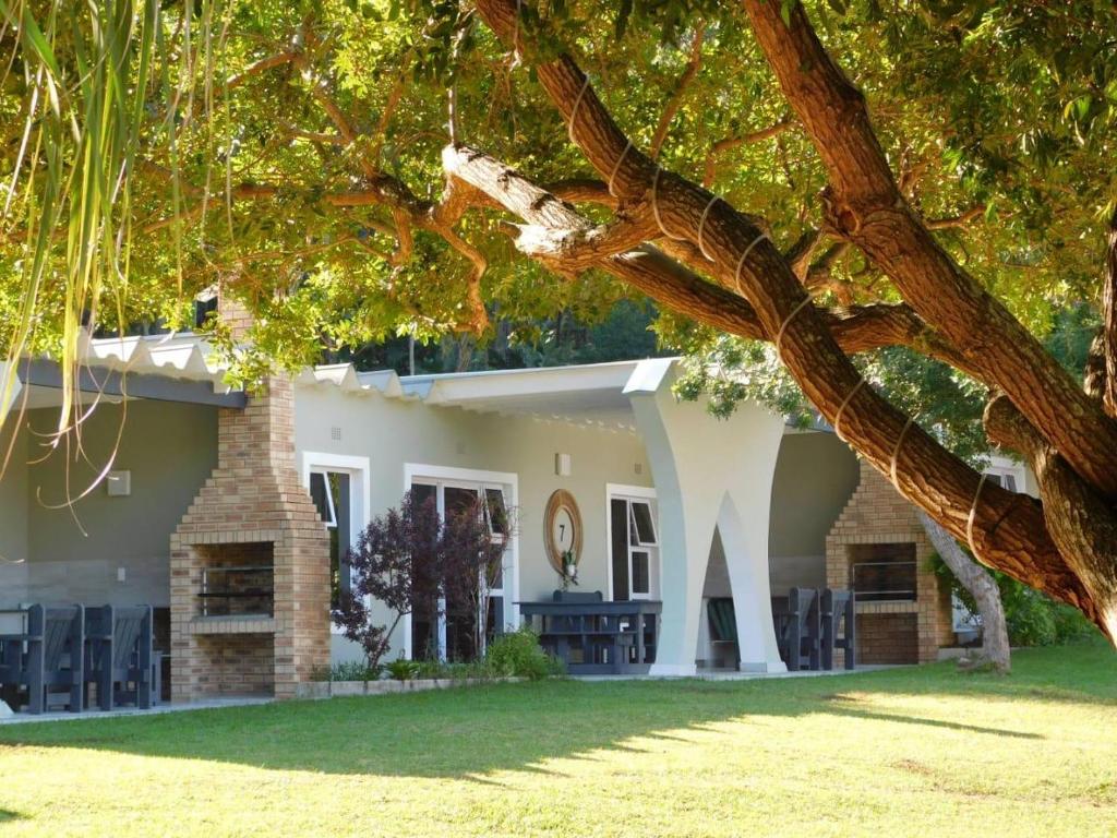 Lodge Azure, Port Edward