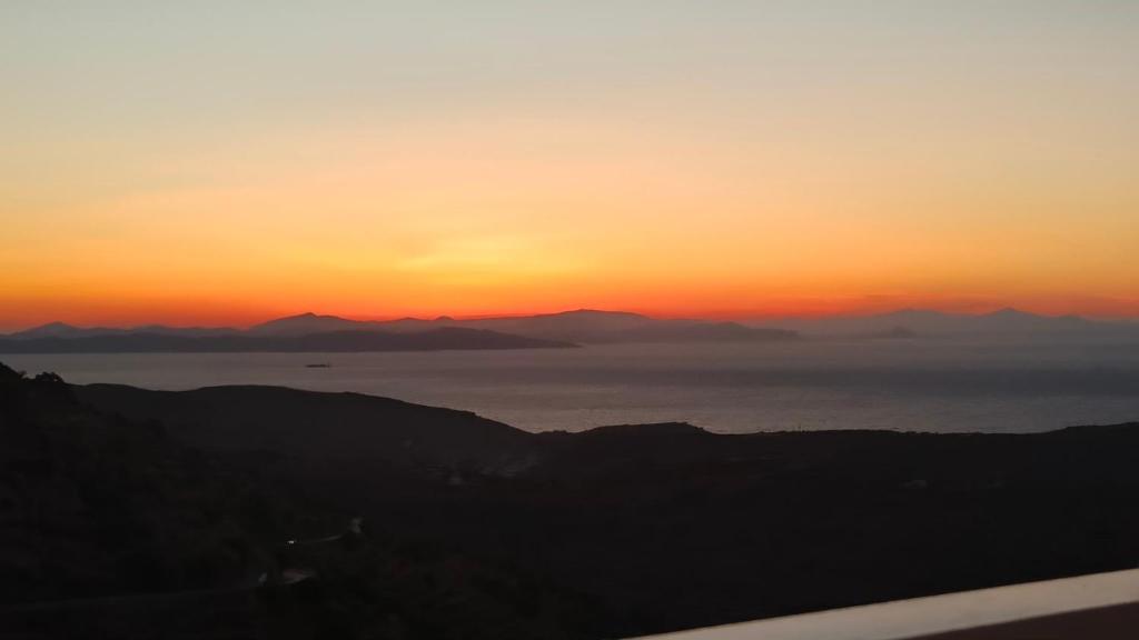 Aggelos & Melina Studios - Enjoy sunset from Aggelos!, Ioulida