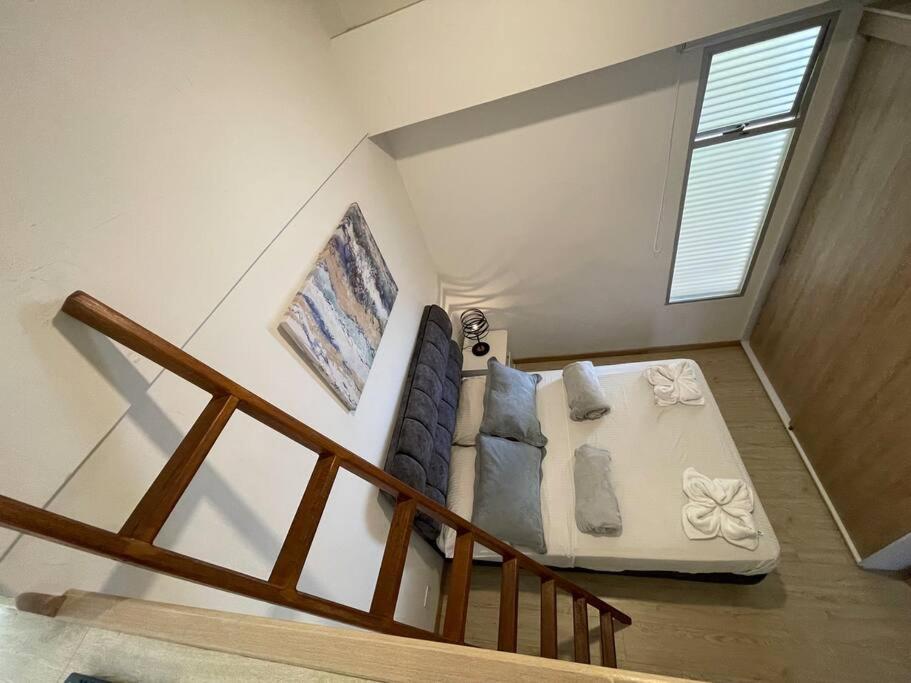 Vista a la represa frente al malecón dos habitaciones y altillo - 5