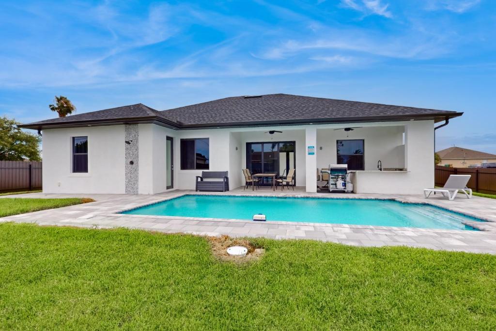 Modern Tropix, Cape Coral