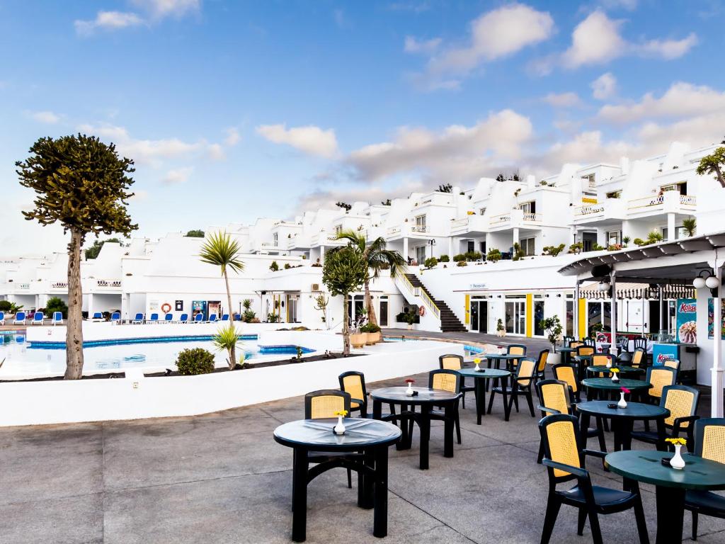 BelleVue Aquarius — Hotel building in Puerto del Carmen, Canary Islands