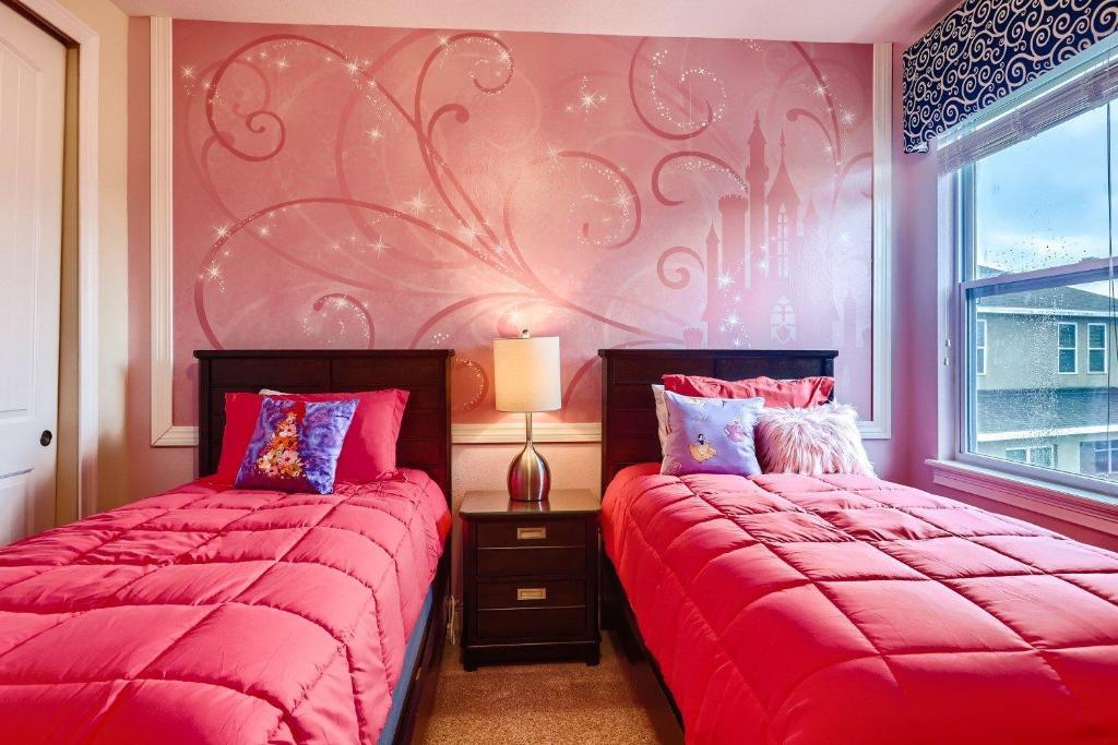 Sunset 6 Bdrm Home with Modern Living at Encore, Orlando