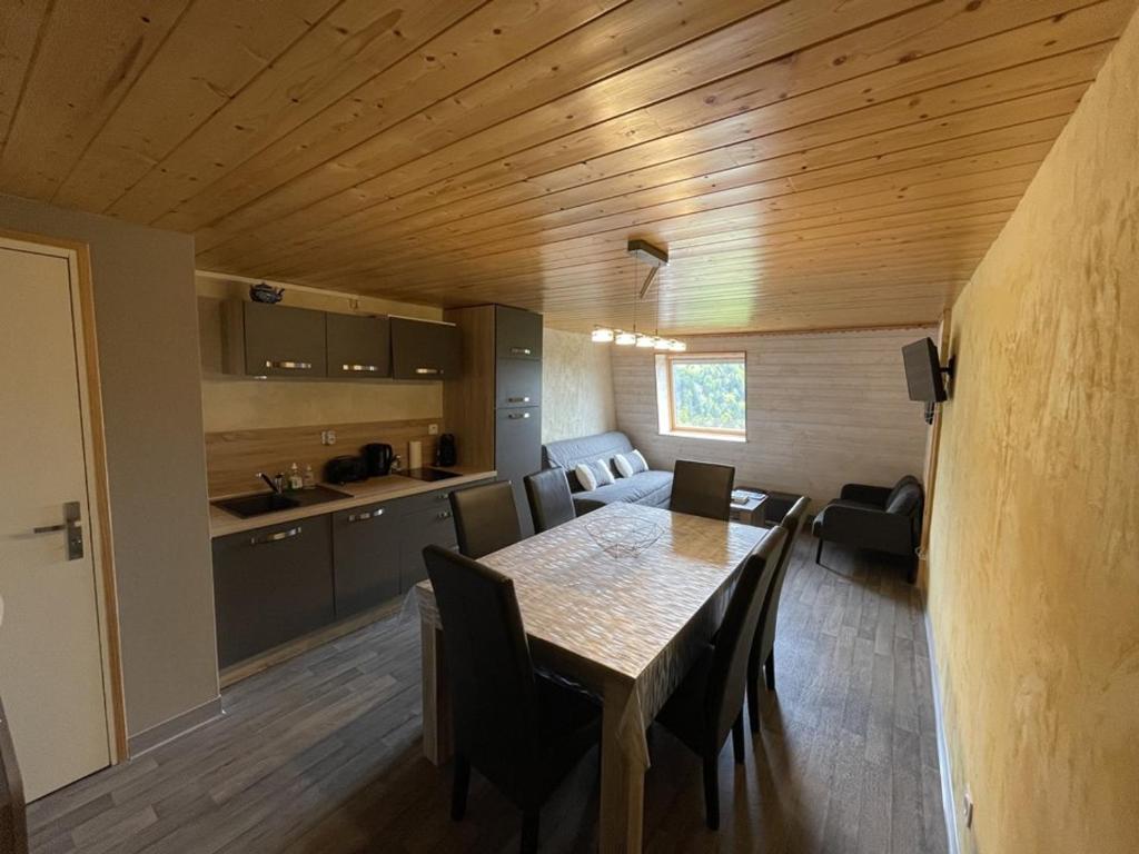 Duplex confortable 52m² - 2 chambres - Près des pistes - Parking gratuit - Non fumeur - FR-1-787-11, Saint-Jacques-des-Blats