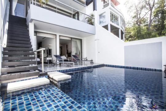 スイミングプール