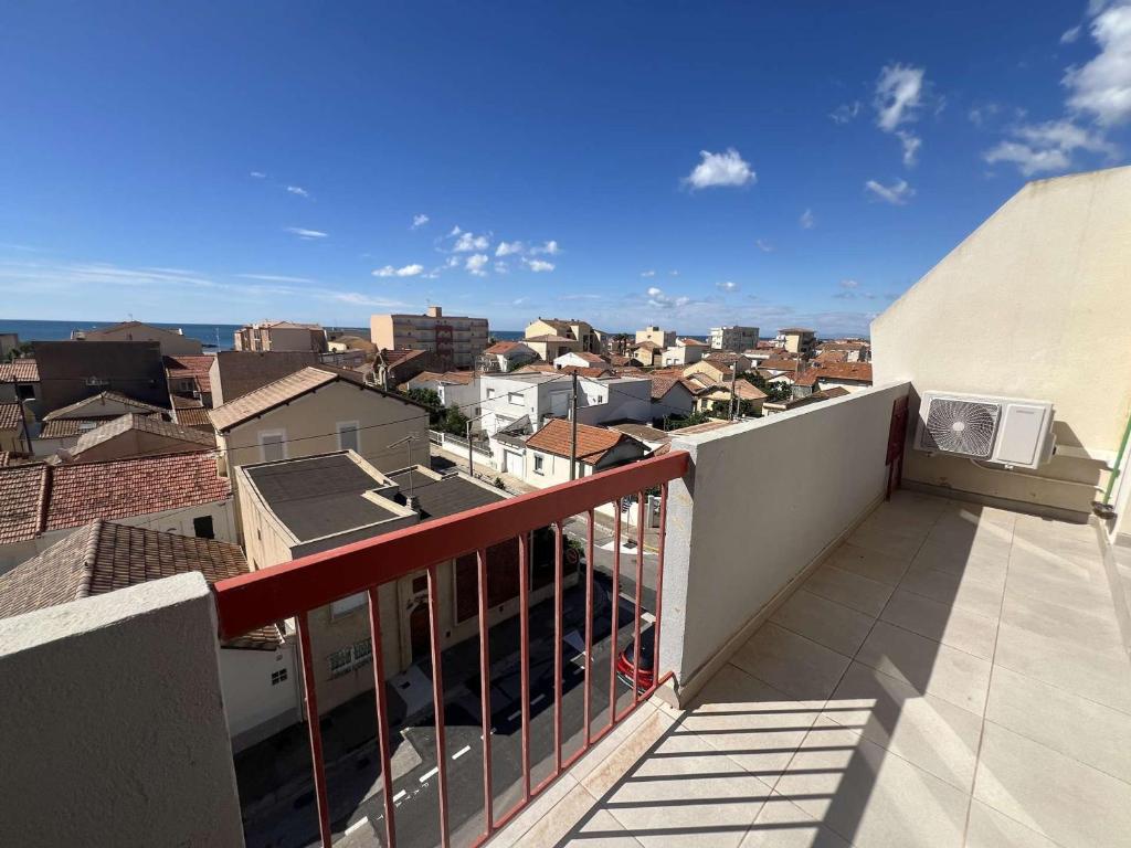T2 avec climatisation, balcon vue mer, 250m de la plage - FR-1-701-83 - 2