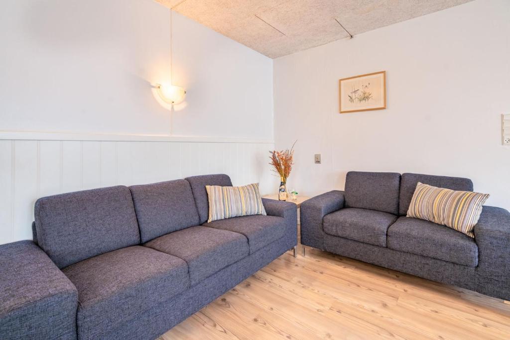 Shared lounge/TV area