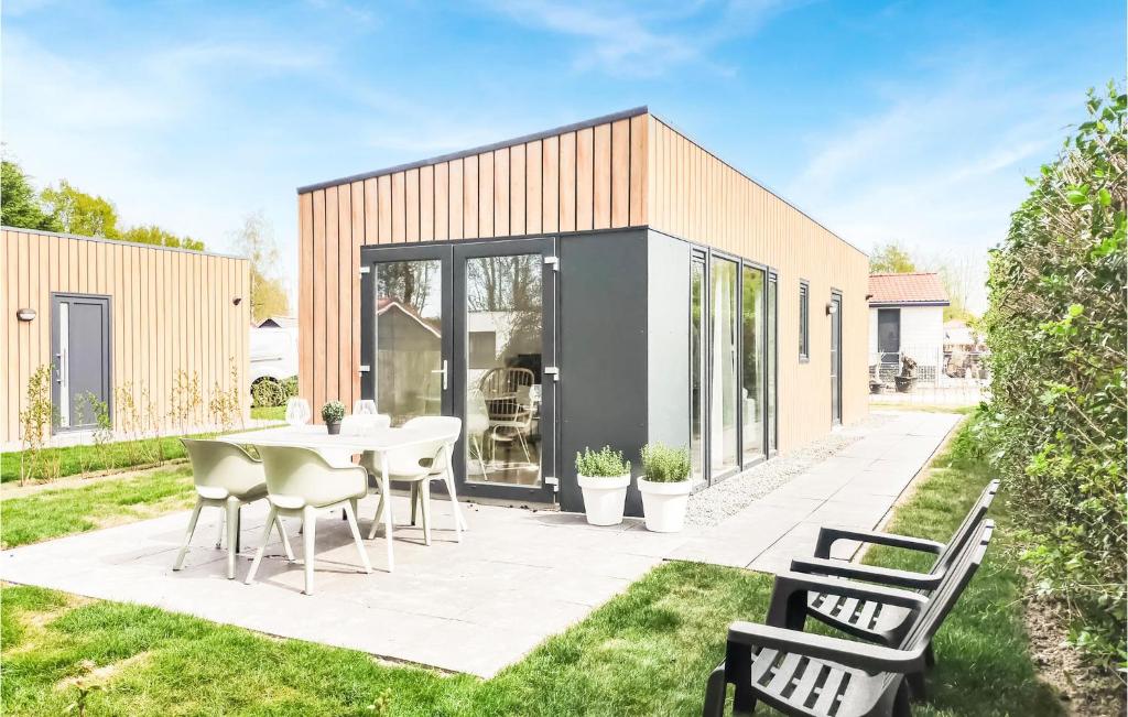 Stunning Home In Heinkenszand With Wifi, heinkenszand