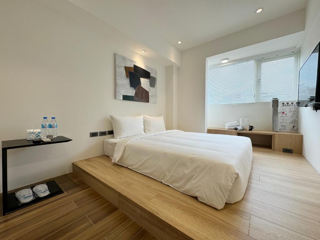 a day a room