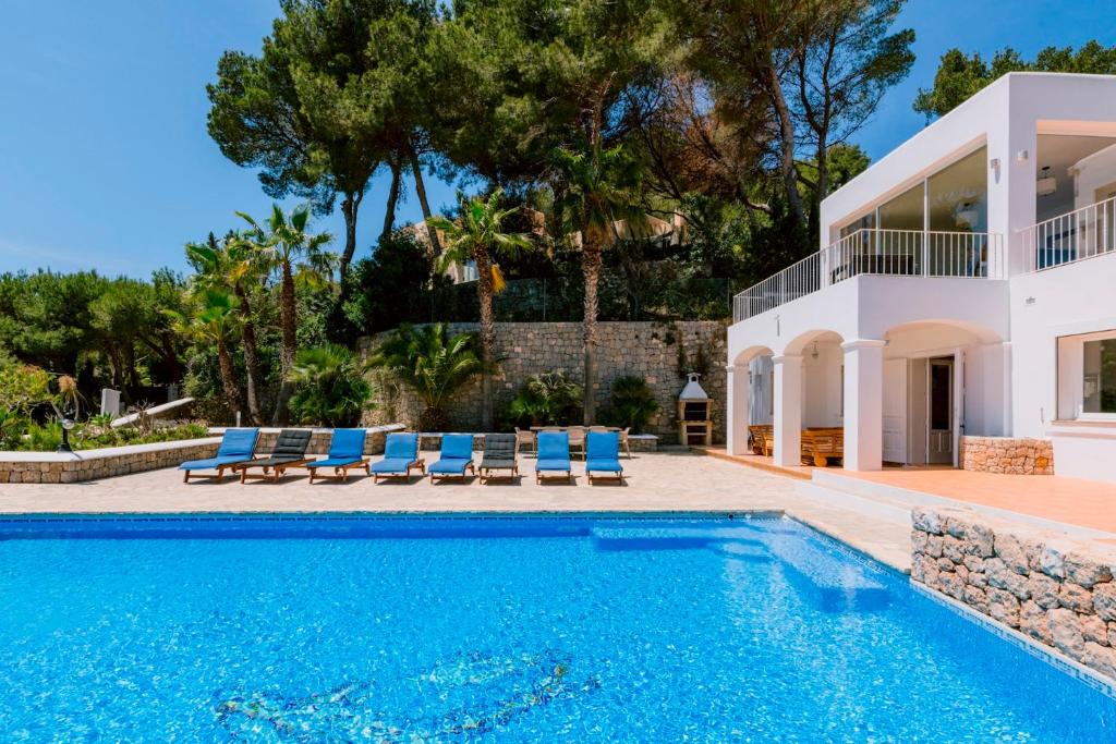 Villa Bellavista has stunning views and a private infinity pool - 1