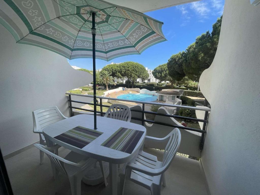 Studio Cabine avec Piscine, à 150m de la Plage, Quartier Animé, Parking Privé, 4 pers, Animaux Non Admis - FR-1-328-189 - 2