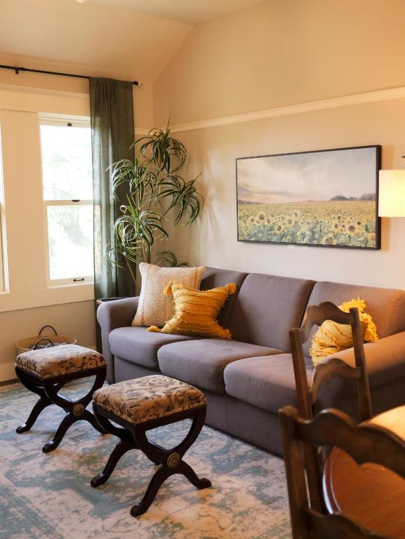 Redtail Inn - 3 Suites Sleeps Up To 12, Ashland