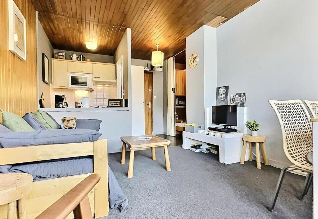 Résidence Lot 300 A Et B - Appartement 2 pièces 4 personnes proche des pistes et des commerces dans le quartier du Lavachet. Situé au 4ème étage d'une rési MAE-1926 - 2