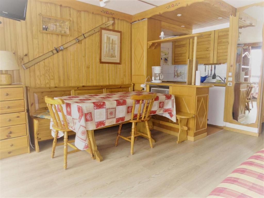Résidence Le Palafour - Studio 5 personnes à Tignes au pied des pistes, des commerces, de l'ESF et de l'office du tourisme dans le quartier du lac. App MAE-2052 - 5