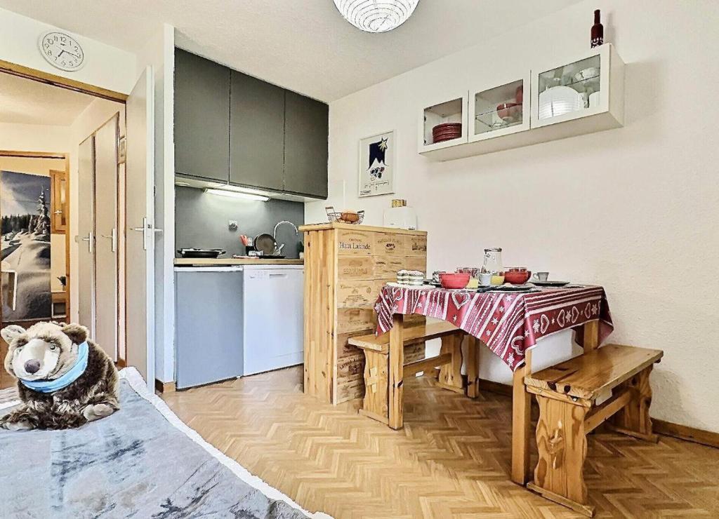 Résidence Divaria - Studio cabine 4 personnes à Tignes au pied des pistes et proche des commerces dans le quartier du Lac. Situé en rez de jardin d' MAE-2114 - 2