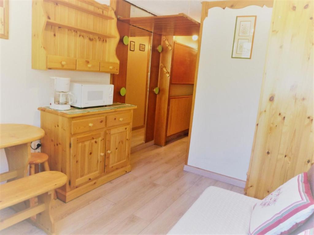 Résidence Le Palafour - Studio 2 personnes à Tignes au pied des pistes, des commerces, de l'ESF et de l'office du tourisme dans le quartier du lac. Appa MAE-2160 - 2