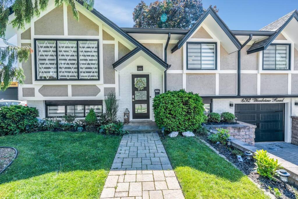 Near Amenities, Malls, Beach etc, Burlington