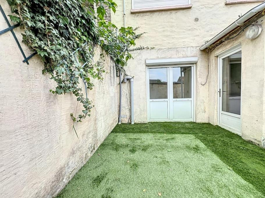 Élégant T2 avec Jardin Central - 4