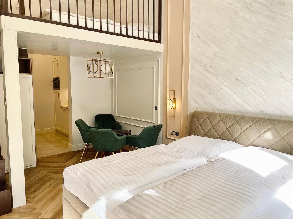 Carlsbad Grand studio Michal, Karlovy Vary