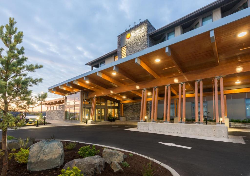 Comfort Inn &amp; Suites — Hotel in Campbell River (BC)