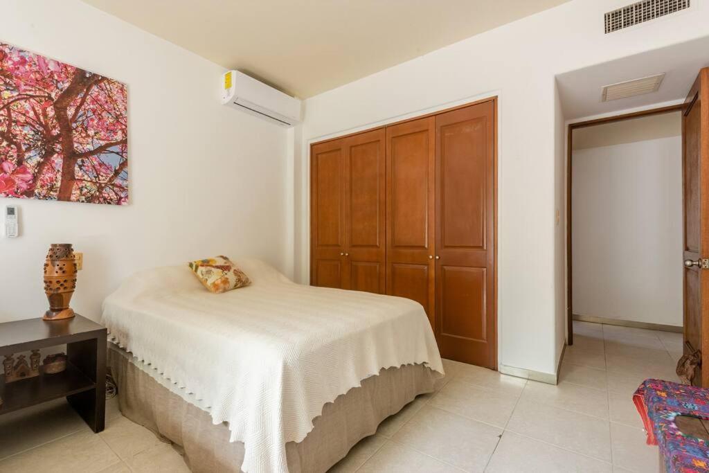 Stunning condo in excellent location - 4