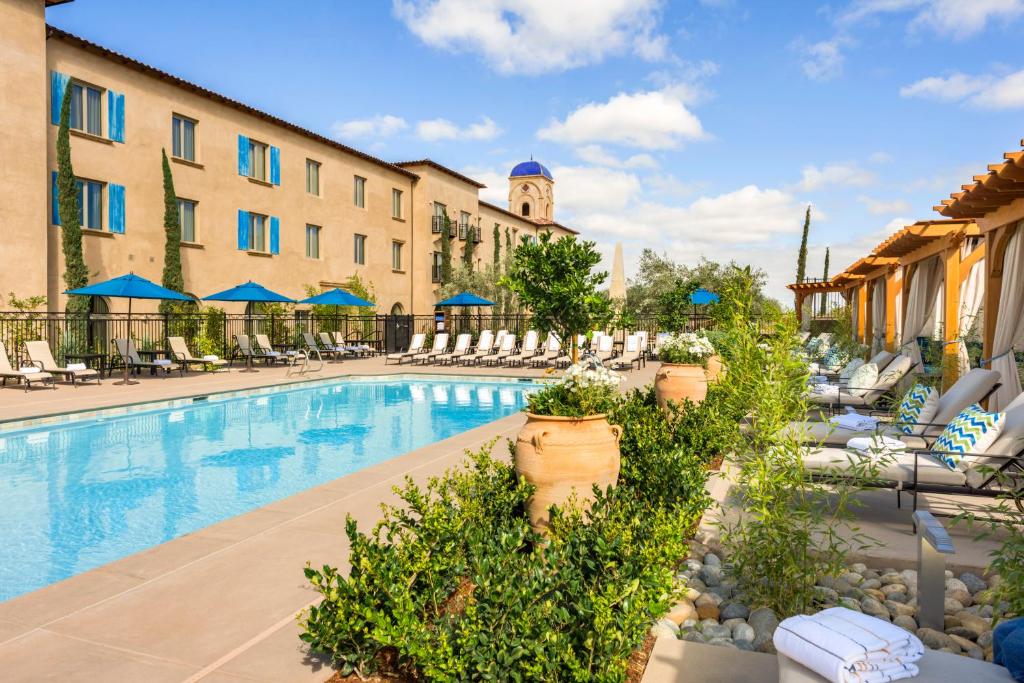 Allegretto Vineyard Resort スイミングプール