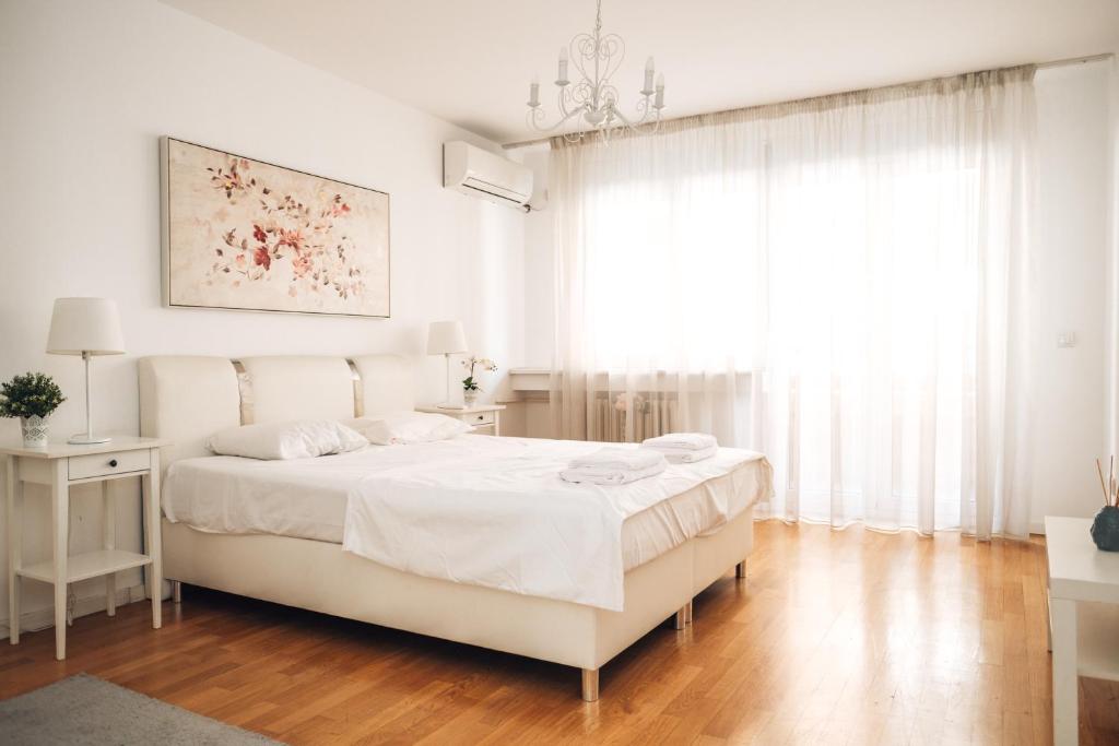 Crown Central three bedroom Apartment - 1