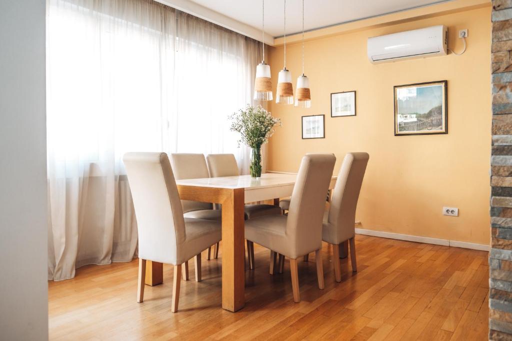 Crown Central three bedroom Apartment - 4