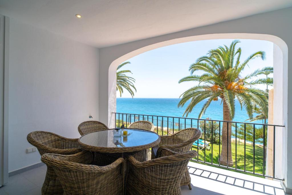 Tuhillo E1 Seaview Apartments Casasol - 3